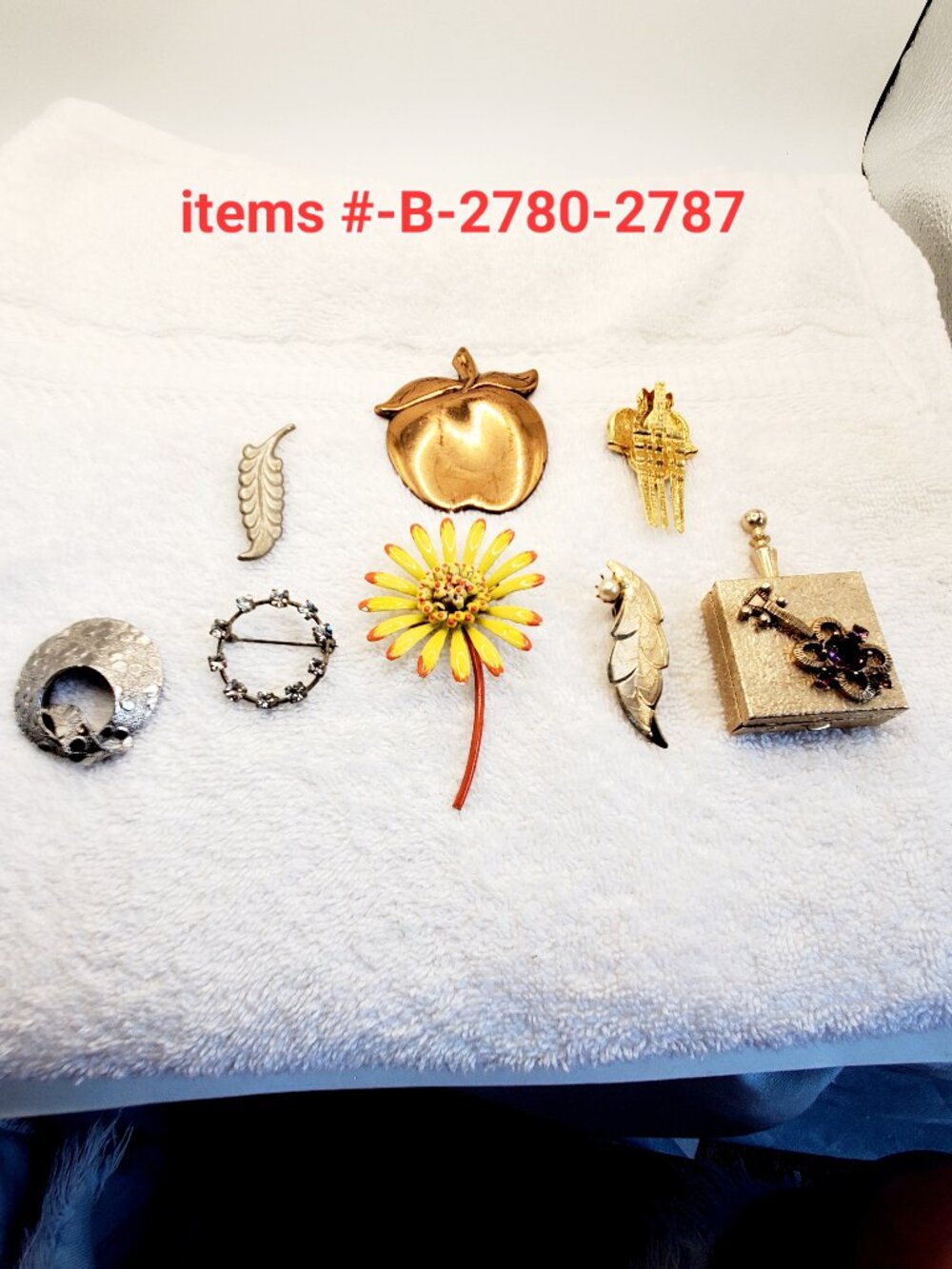8 vintage pieces of jewelry assets, items #B -2780-2787,. wt. 117 grams.